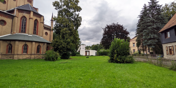 Ostseite Kirche mit Bockwaer Weg